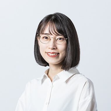 都築 季与